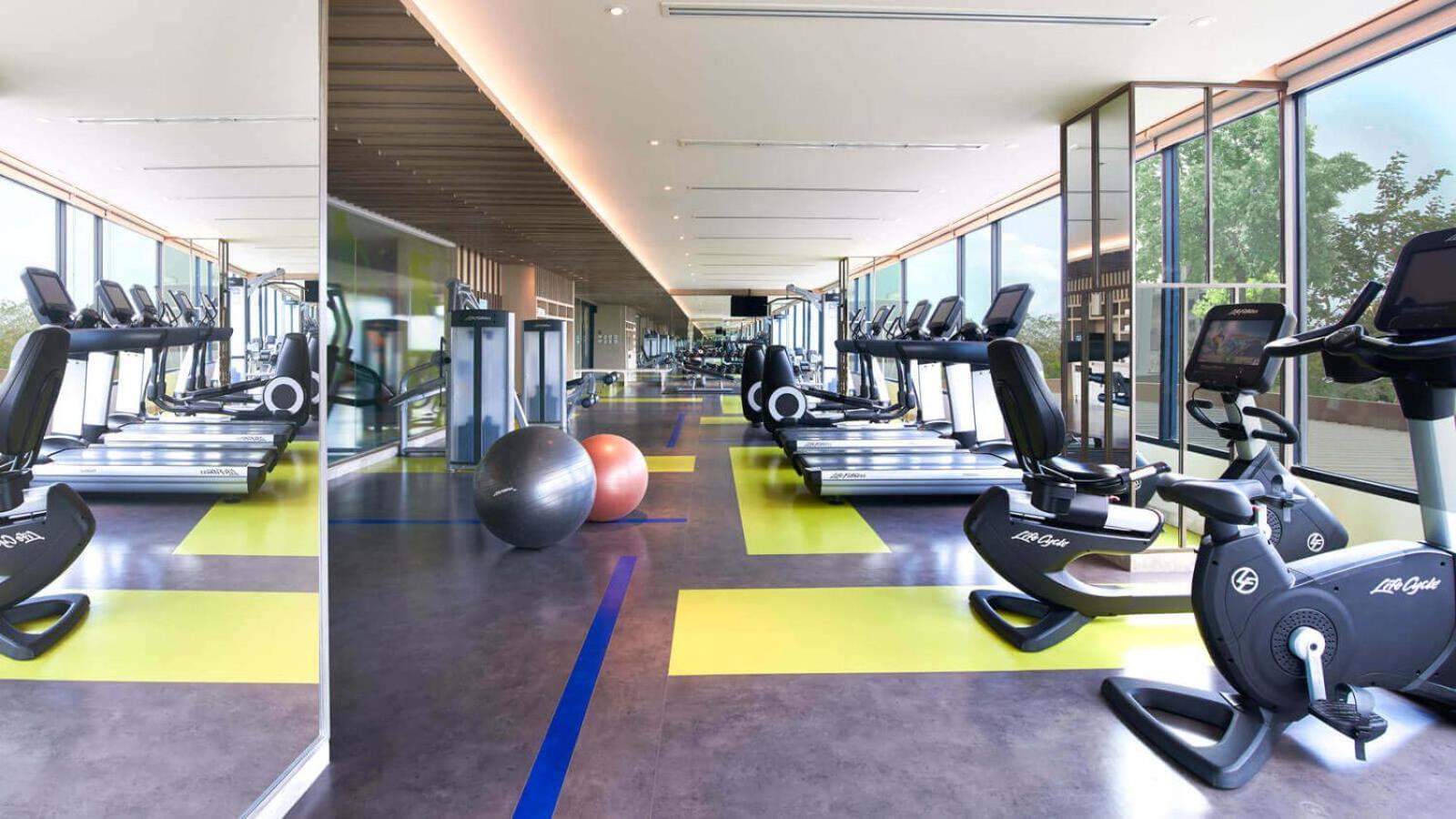 Hotel Amari Pattaya Exterior foto The gym at the hotel
